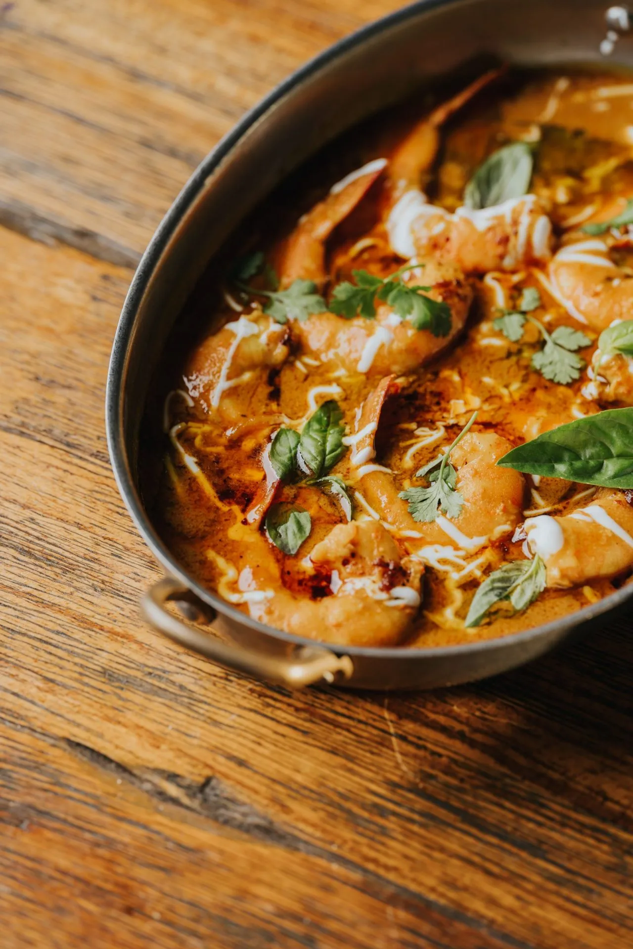 Curry con albahaca fresca