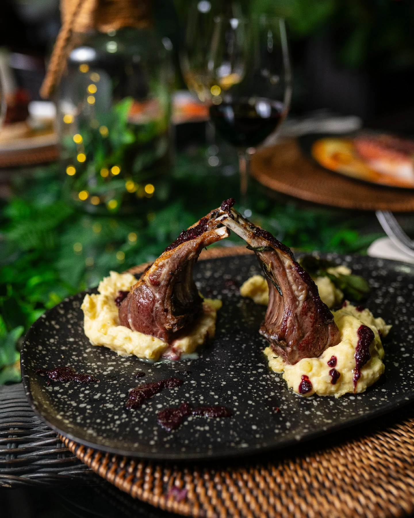 Chuletillas de cordero con frutos rojos